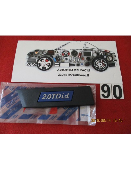 82467442 fregio logo badge parafango anteriore sx fiat croma 2.0 td. I.d. 90-96 -  Az Ricambi  Sei alla ricerca di ricambi pe...