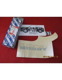 7771342 fregio logo badge sx fiat uno r89 89-95 hobby -  Az Ricambi  Sei alla ricerca di ricambi per la tua auto d’epoca? 2