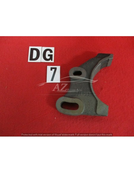supporto dinamo in ghisa fiat 850 900t pulmino -  Az Ricambi  Sei alla ricerca di ricambi per la tua auto d’epoca?