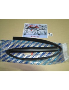 46736429 profilo gomma scendente porta anteriore sx fiat punto 5-porte 93-97 gasket -  Az Ricambi  Sei alla ricerca di ricamb...
