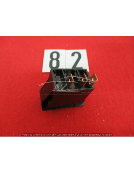 5963480 interruttore universale 3-pin -  Az Ricambi  Sei alla ricerca di ricambi per la tua auto d’epoca?