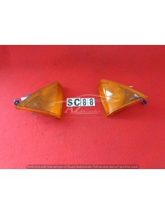 Fanalino Anteriore Alfa-Romeo 75 Coppia -  Az Ricambi  Sei alla ricerca di ricambi per la tua auto d’epoca?