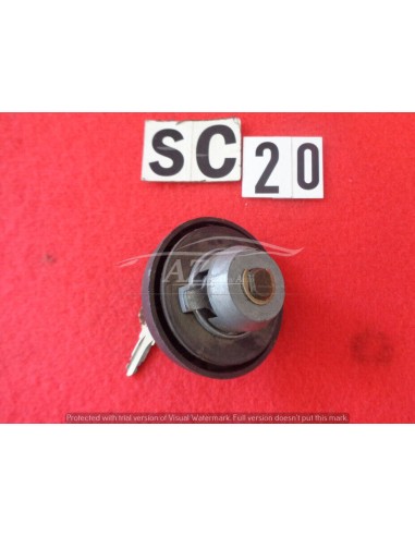 Tappo carburante con chiave nero