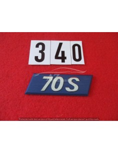 7704279 fregio logo adesivo parafango adatto a fiat uno 70 s -  Az Ricambi  Sei alla ricerca di ricambi per la tua auto d’epoca?