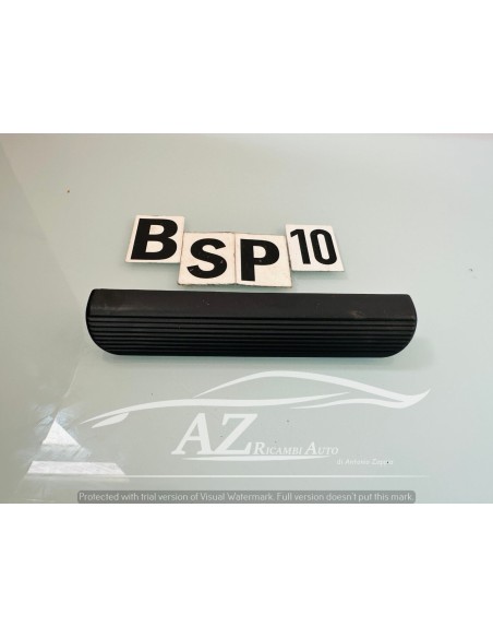 Maniglia manetta appiglio alza cofano nero Autobianchi A-112 70/17 -  Az Ricambi  Sei alla ricerca di ricambi per la tua auto...