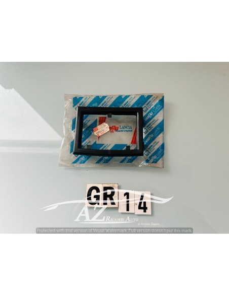 Mostrina supporto clacson Lancia Y10 5995456 -  Az Ricambi  Sei alla ricerca di ricambi per la tua auto d’epoca?