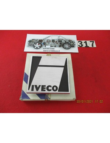 4725617 logo adesivo sigla modello fiat om autocarro -  Az Ricambi  Sei alla ricerca di ricambi per la tua auto d’epoca?