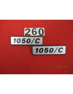 coppia logo fregio scritta fiat 127 1050/c -  Az Ricambi  Sei alla ricerca di ricambi per la tua auto d’epoca?