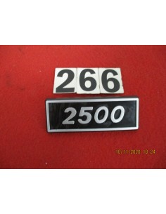 logo fregio scritta fiat 2500 -  Az Ricambi  Sei alla ricerca di ricambi per la tua auto d’epoca?