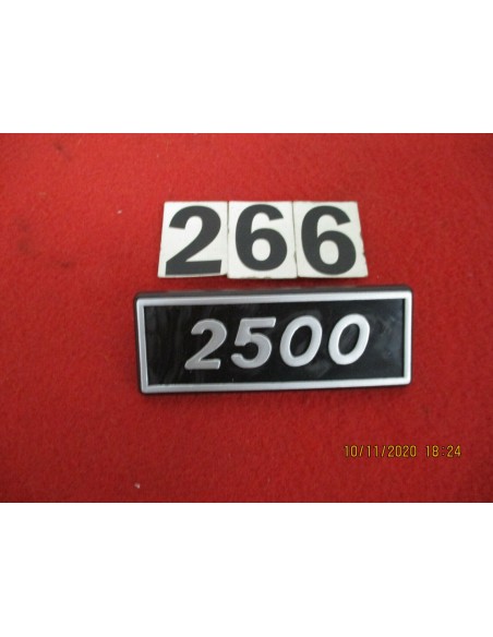 logo fregio scritta fiat 2500 -  Az Ricambi  Sei alla ricerca di ricambi per la tua auto d’epoca?