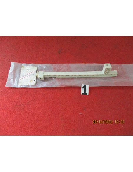 5974590 guida vetro porta posteriore sx fiat 131 -  Az Ricambi  Sei alla ricerca di ricambi per la tua auto d’epoca?
