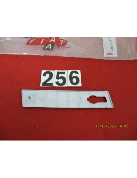 4423745 logo fregio scritta dx fiat ritmo 60 cl in metallo -  Az Ricambi  Sei alla ricerca di ricambi per la tua auto d’epoca?