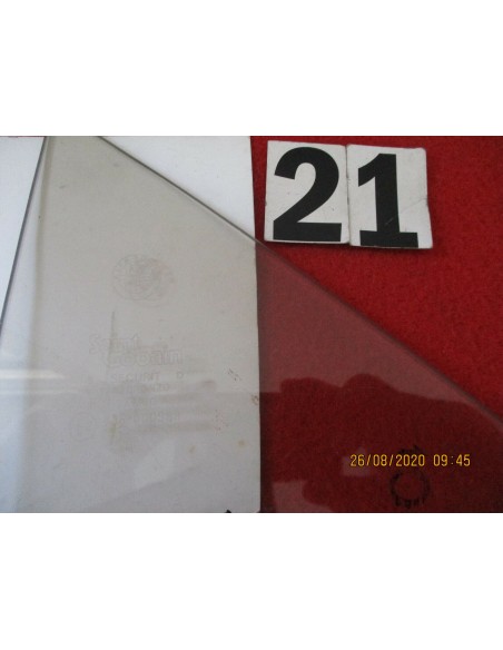 vetro fisso posteriore sx bronzo alfa-romeo alfa 90 -  Az Ricambi  Sei alla ricerca di ricambi per la tua auto d’epoca?